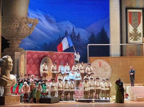 FENICE: SI RIDE E CI SI COMMUOVE CON “LA FILLE DU REGIMENT”