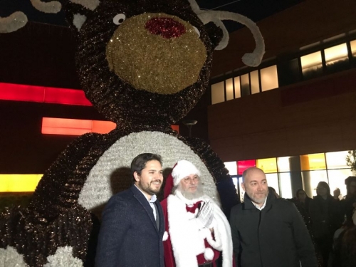 Le luci della Casa di Babbo Natale brillano a Valecenter 